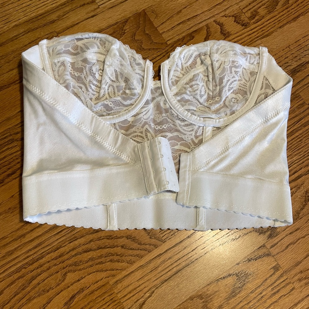 Elegant Lace Bustier in White 36C - Picture 2 of 10